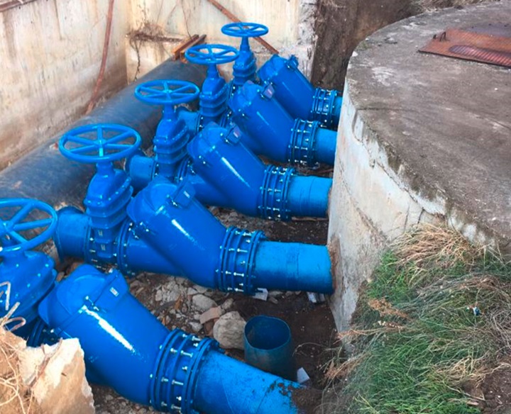Gate valves and ball check valves installed in wastewater pumping station, AVK series 06 and 53