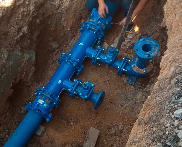 Flanged gate valves and Supa Maxi tensile universal flange adaptors, AVK series 02, 06 and 633