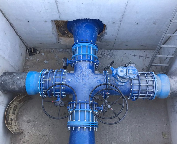 Flanged gate valves and butterfly valves in City Water Network, AVK series 820 and 06