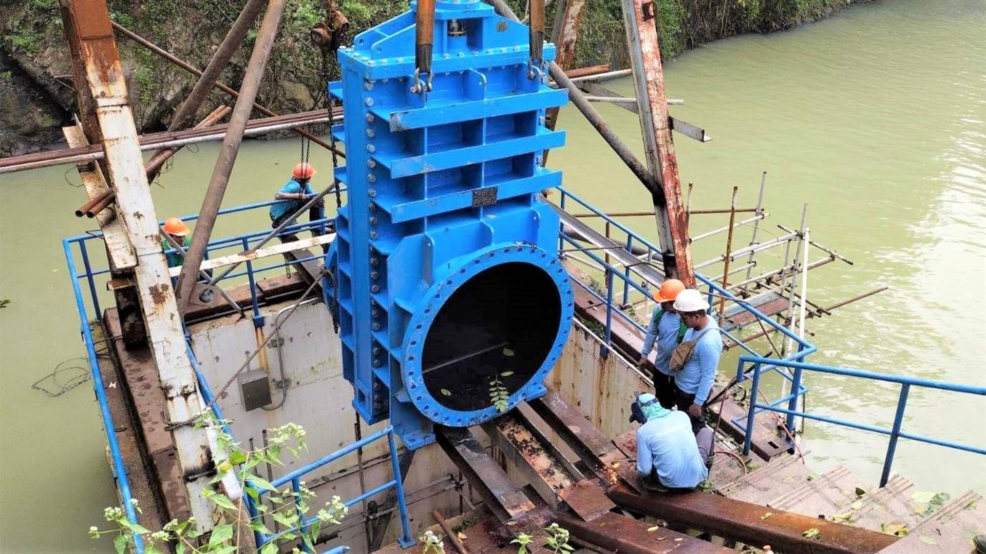 BU bonneted gate valve being installed at Angat dam in the Philippines