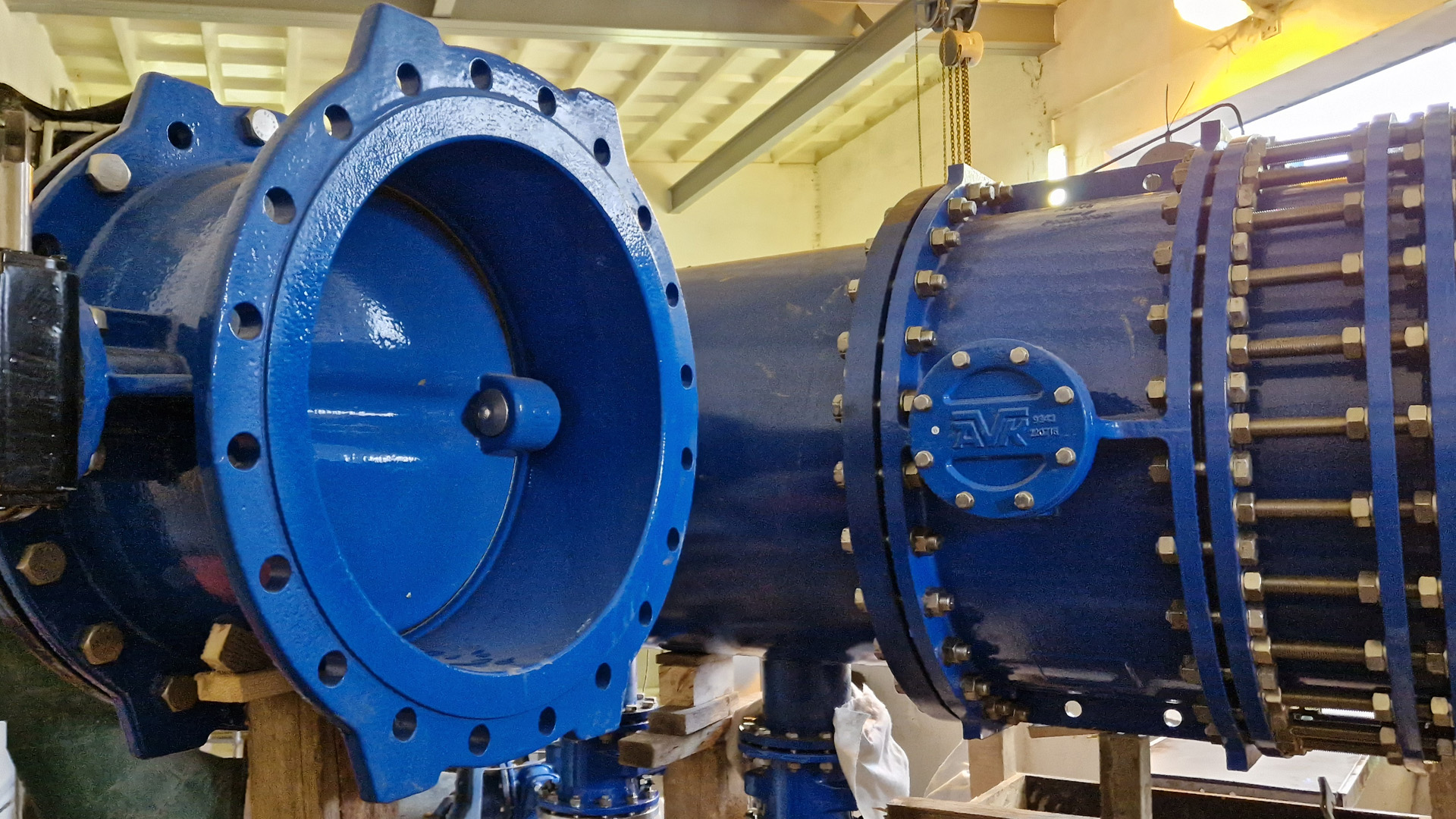 Big valves being installed in Czech republic