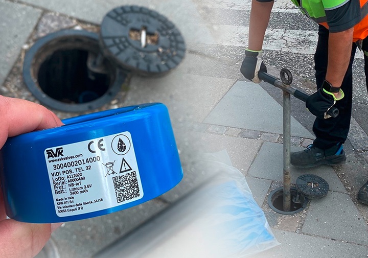 Person showing vidi positioner close up