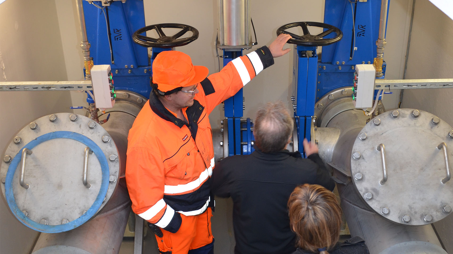 Representive from Ebeltoft pumping station presents some of the installed AVK valves 