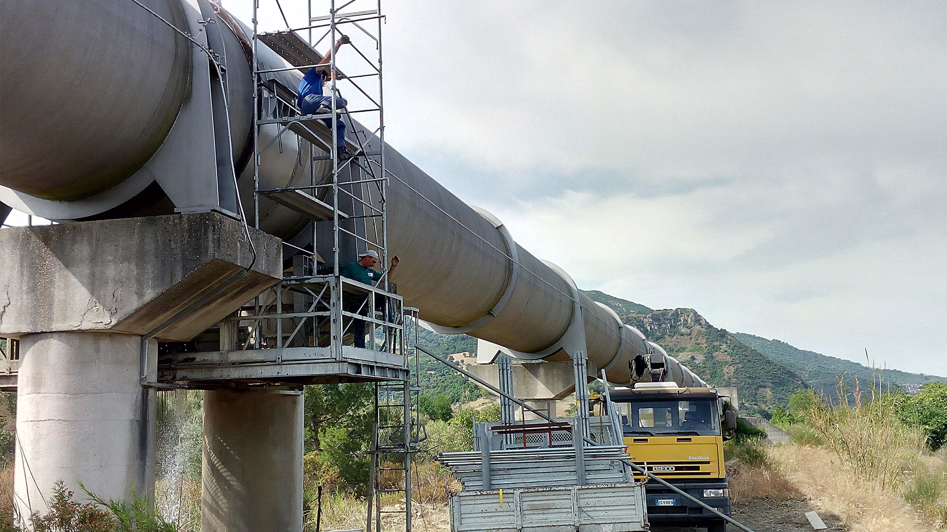 Hydro Stop socket encapsulation collars were used for repairing eight leaks on the biggest pipeline in Southern Italy