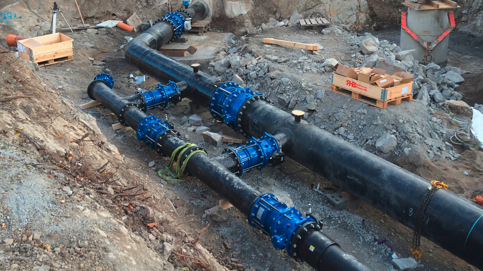 3,000 metres with AVK solutions of butterfly valves, gate valves and dismantling joints in Norrvatten, Sweden