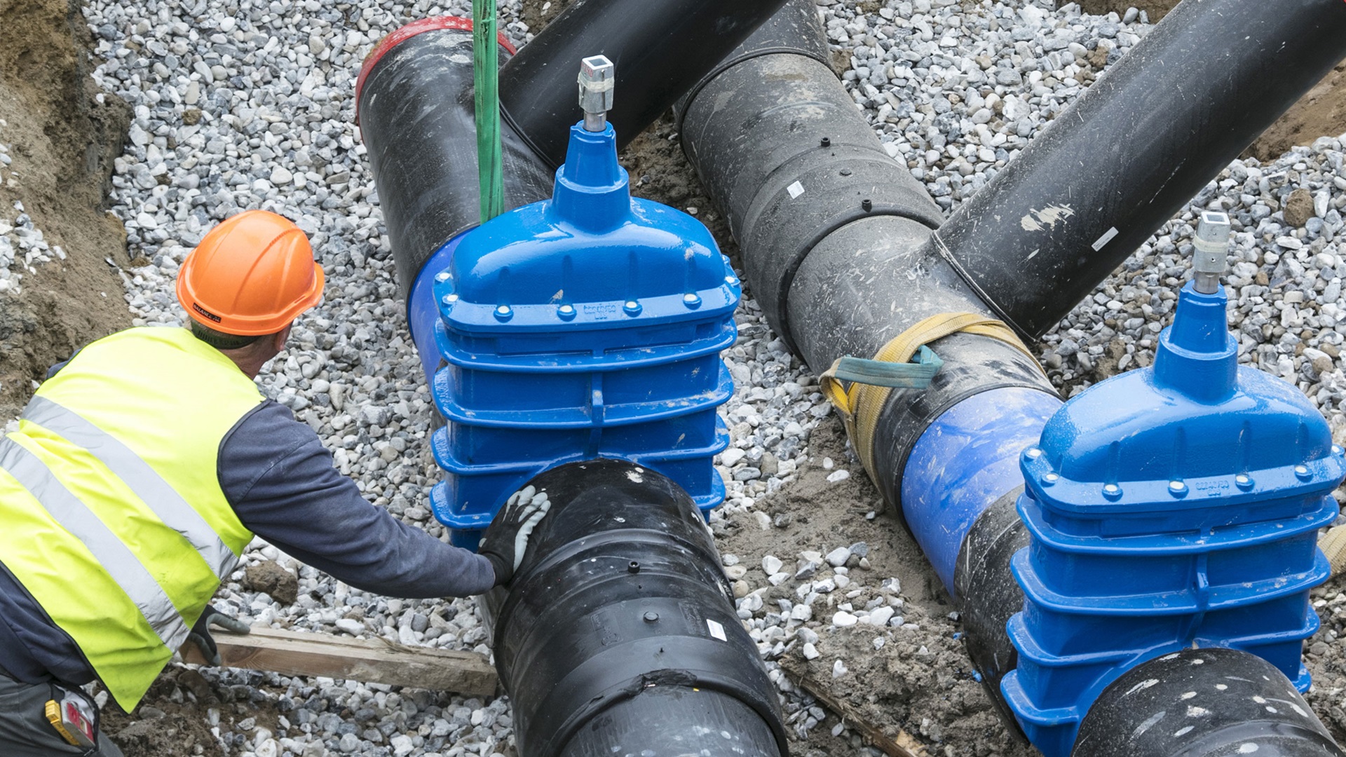 AVK valves being installed at Odense Universitets Hospital in Denmark