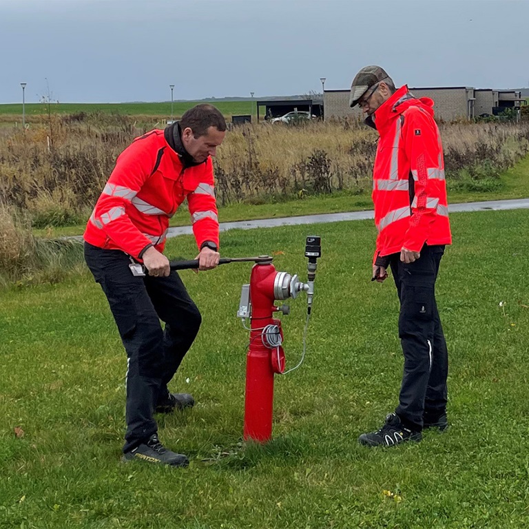 Installation of VIDI Pressure on fire hydrant