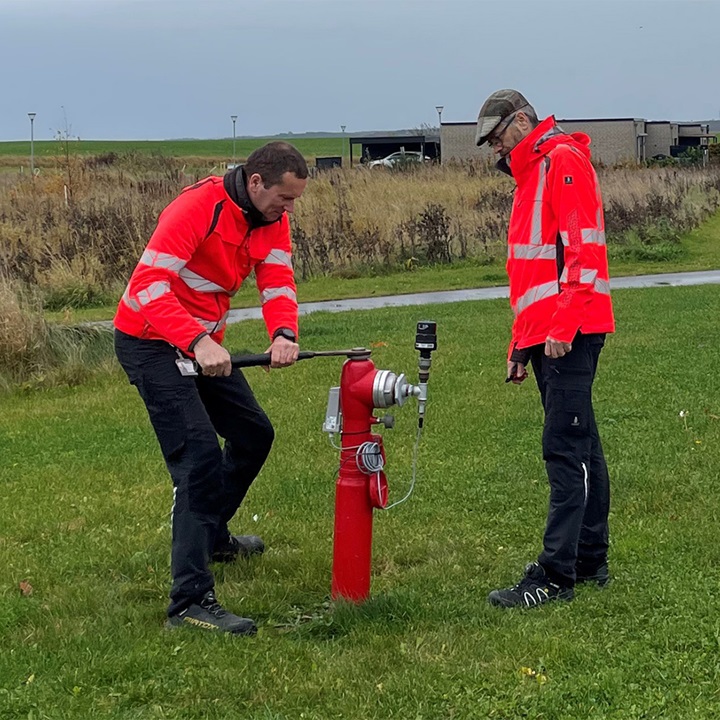 Installation of VIDI Pressure on fire hydrant