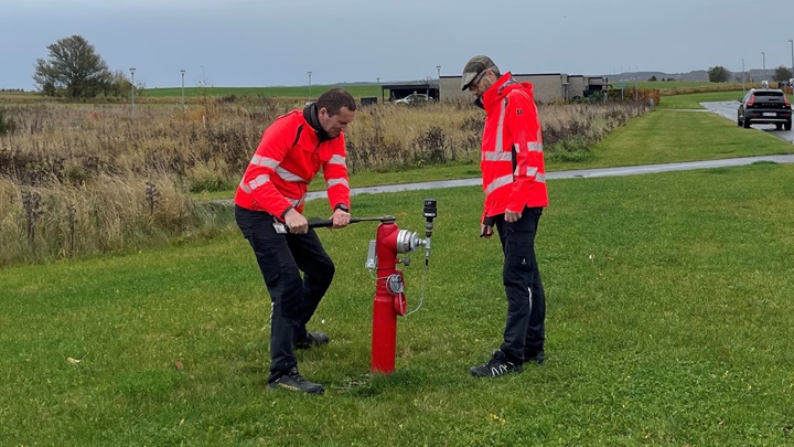 Installation of VIDI Pressure on fire hydrant for real-time pressure monitoring