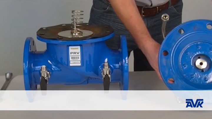 Learn how to mantain the main valve in a AVK control valve