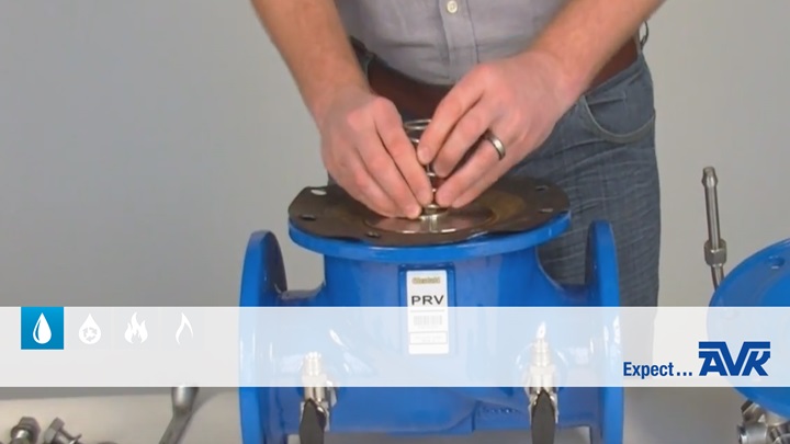 Learn how to mantain the main valve in a AVK control valve