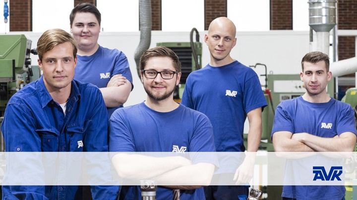 Working at AVK, group of colleagues - thumbnail