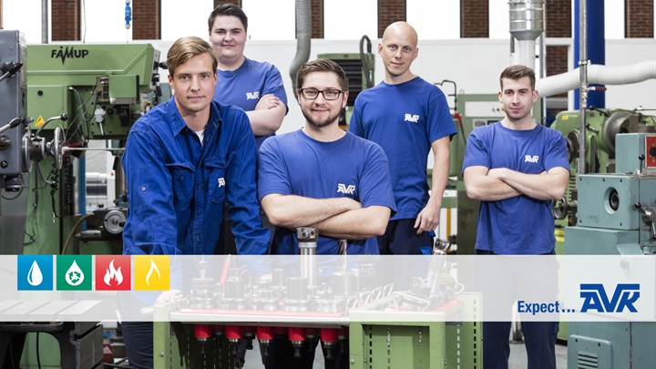 Working at AVK, group of colleagues - thumbnail